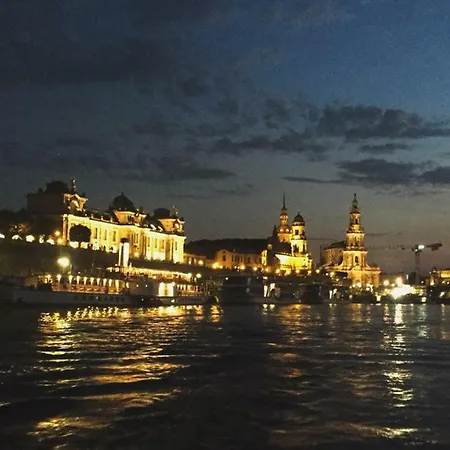 Traumhafte Im Luisenhof Апартаменты Дрезден